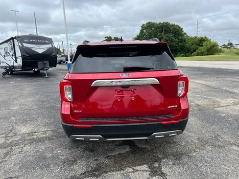 Used 2024 Ford Explorer XLT w/ Equipment Group 202A AWD/4WD image 5