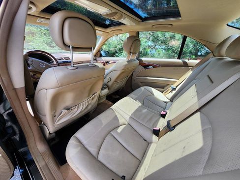 Used 2009 Mercedes-Benz E 350 4MATIC Sedan image 14
