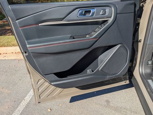 New 2026 Ford Explorer ST-Line w/ ST-Line Street Pack image 9