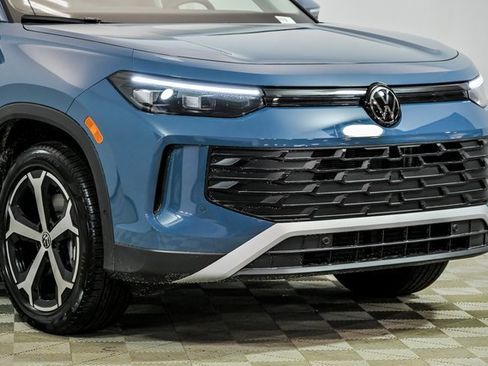 New 2026 Volkswagen Tiguan SE image 2