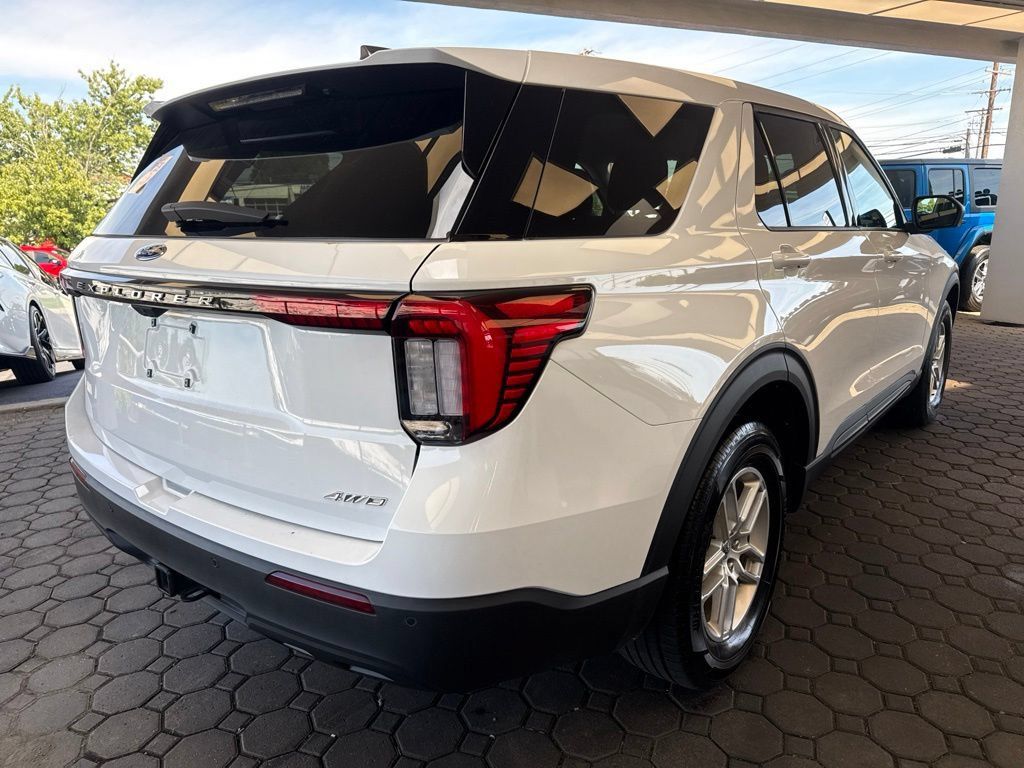 Used 2026 Ford Explorer Active AWD/4WD image 6