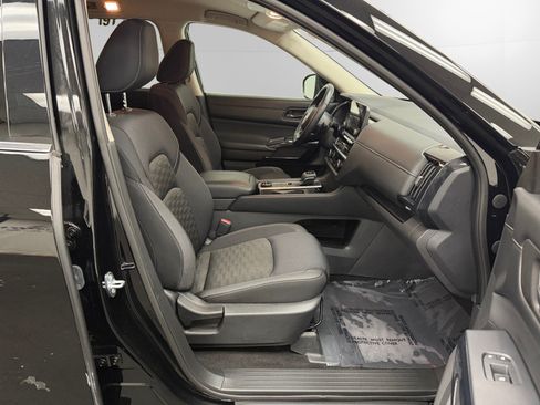 Used 2024 Nissan Pathfinder SV AWD/4WD image 15