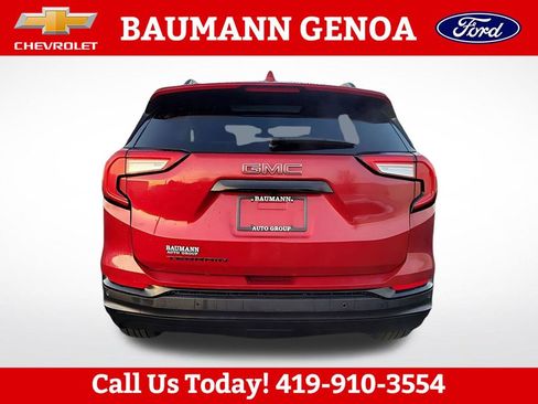 Used 2024 GMC Terrain SLE w/ Driver Convenience Package FWD image 9