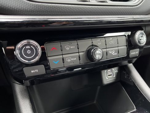 New 2026 Jeep Compass Latitude image 30