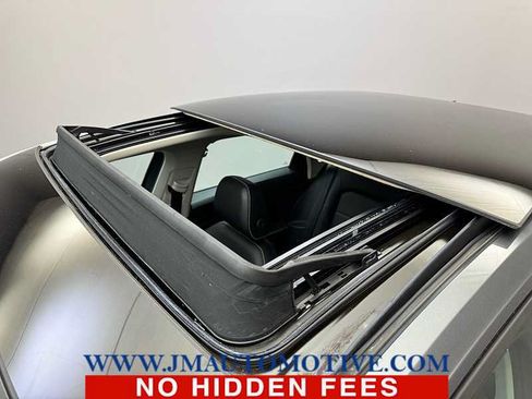 Used 2024 Volkswagen Jetta SE w/ Panoramic Sunroof Package FWD image 11