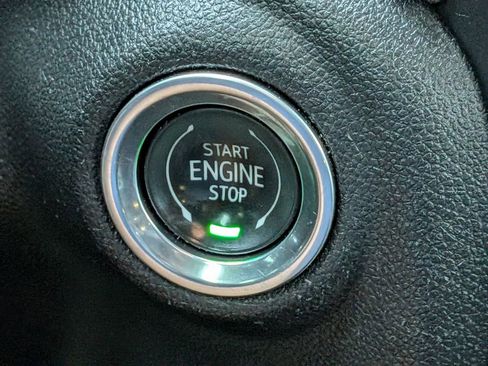 Used 2020 Chevrolet Silverado 1500 High Country w/ Technology Package image 33