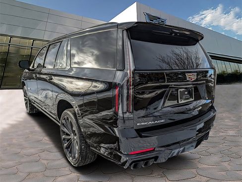 Certified 2025 Cadillac Escalade ESV V image 2
