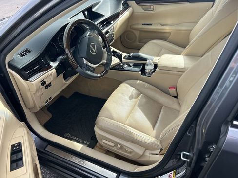 Used 2013 Lexus ES 350 w/ Luxury Pkg image 4