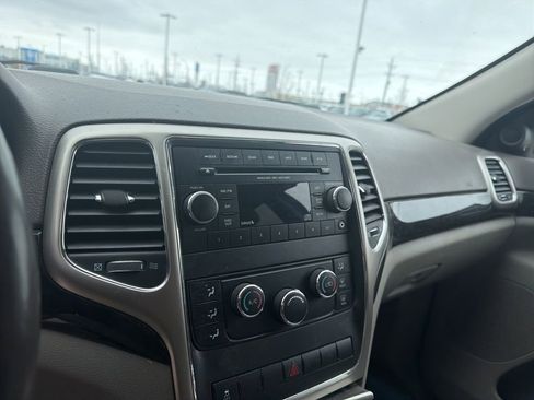 Used 2013 Jeep Grand Cherokee Laredo w/ Laredo E Group AWD/4WD image 12