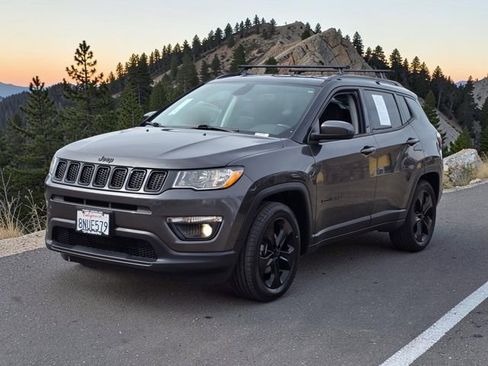 Used 2020 Jeep Compass Latitude FWD image 4