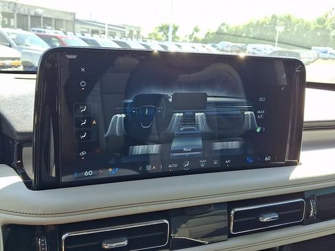 Used 2025 Lincoln Aviator Reserve w/ Luxury Package AWD/4WD image 16