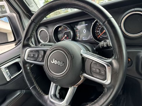 Used 2019 Jeep Wrangler Unlimited Sahara w/ Dual Top Group AWD/4WD image 53