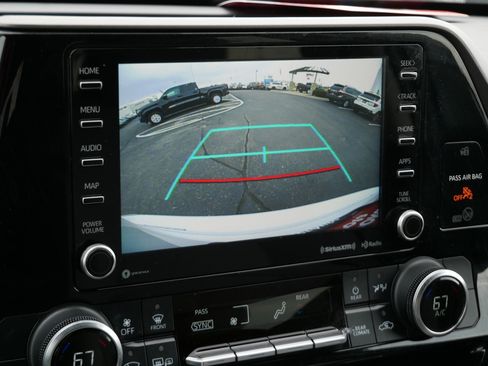 Used 2022 Toyota Highlander LE AWD/4WD image 30