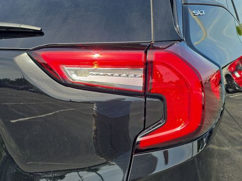Used 2024 GMC Terrain SLT AWD/4WD image 8
