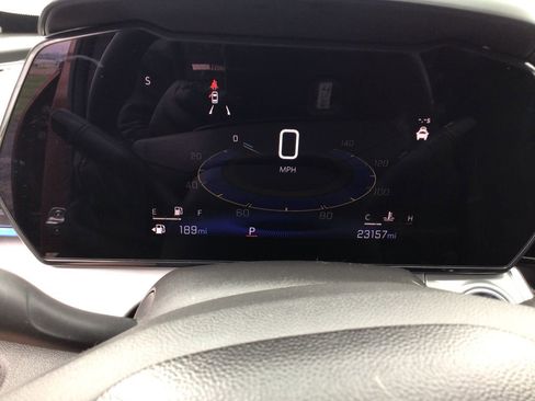 Used 2024 Chevrolet Trax LT w/ Driver Confidence Package FWD image 16