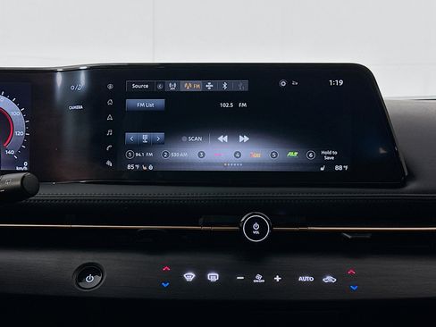 Used 2023 Nissan Ariya AWD image 21