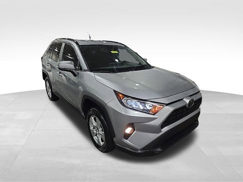 Used 2021 Toyota RAV4 XLE w/ Convenience Package FWD image 2