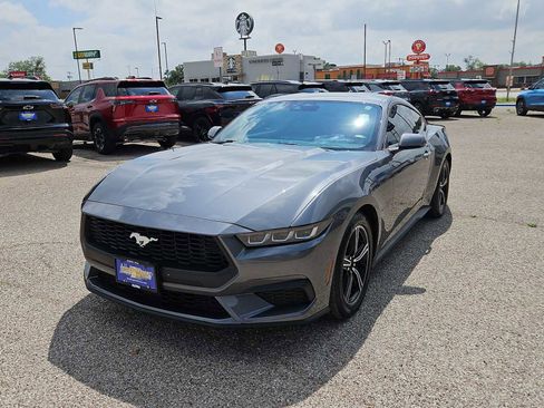 Used 2025 Ford Mustang Coupe image 4