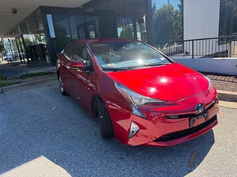 Used 2017 Toyota Prius Four Touring w/ Premium Convenience Package FWD image 3