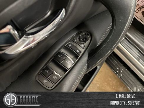 Used 2020 Nissan Armada SL w/ Premium Package AWD/4WD image 11