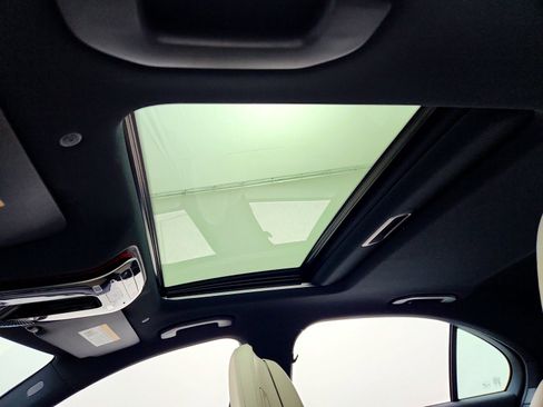 Used 2025 Mercedes-Benz C 300 Sedan image 28