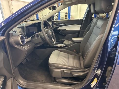 Used 2024 Chevrolet Trax LT w/ Driver Confidence Package FWD image 14