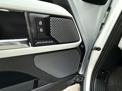 Used 2020 Land Rover Defender 110 First Edition image 47