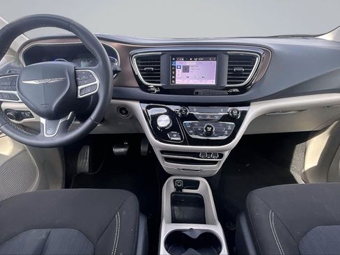Used 2023 Chrysler Voyager LX FWD image 16