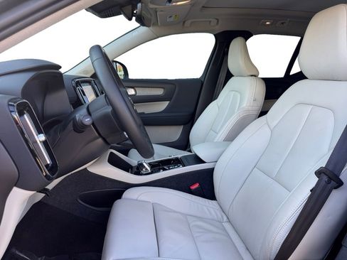 Certified 2023 Volvo XC40 B5 Plus w/ Protection Package Premier AWD/4WD image 11