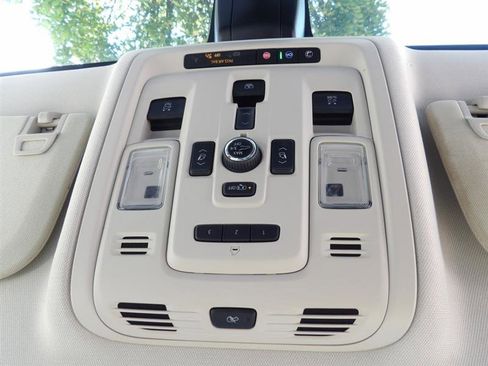 Used 2021 GMC Yukon XL Denali w/ Denali Premium Package image 31