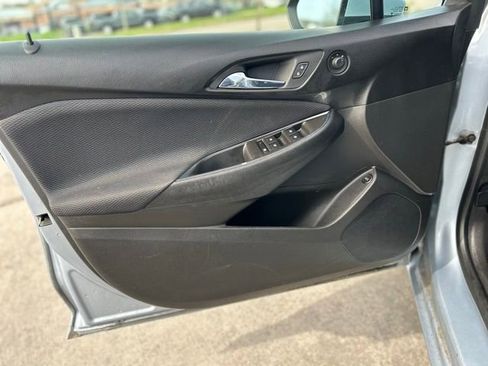 Used 2017 Chevrolet Cruze LT w/ Convenience Package FWD image 9