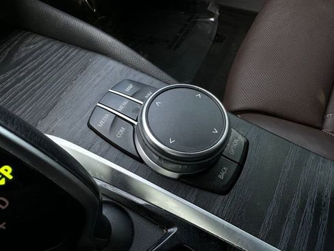 Used 2022 BMW 530i xDrive 530i xDrive w/ Luxury Seating Package image 31