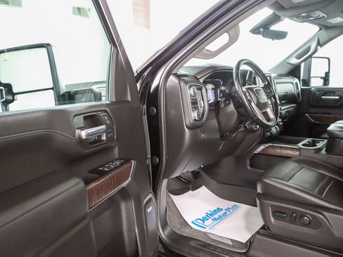 Used 2023 GMC Sierra 2500 Denali w/ Denali Ultimate Package image 3