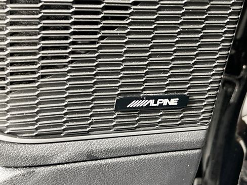 Used 2022 Jeep Grand Cherokee Limited image 19