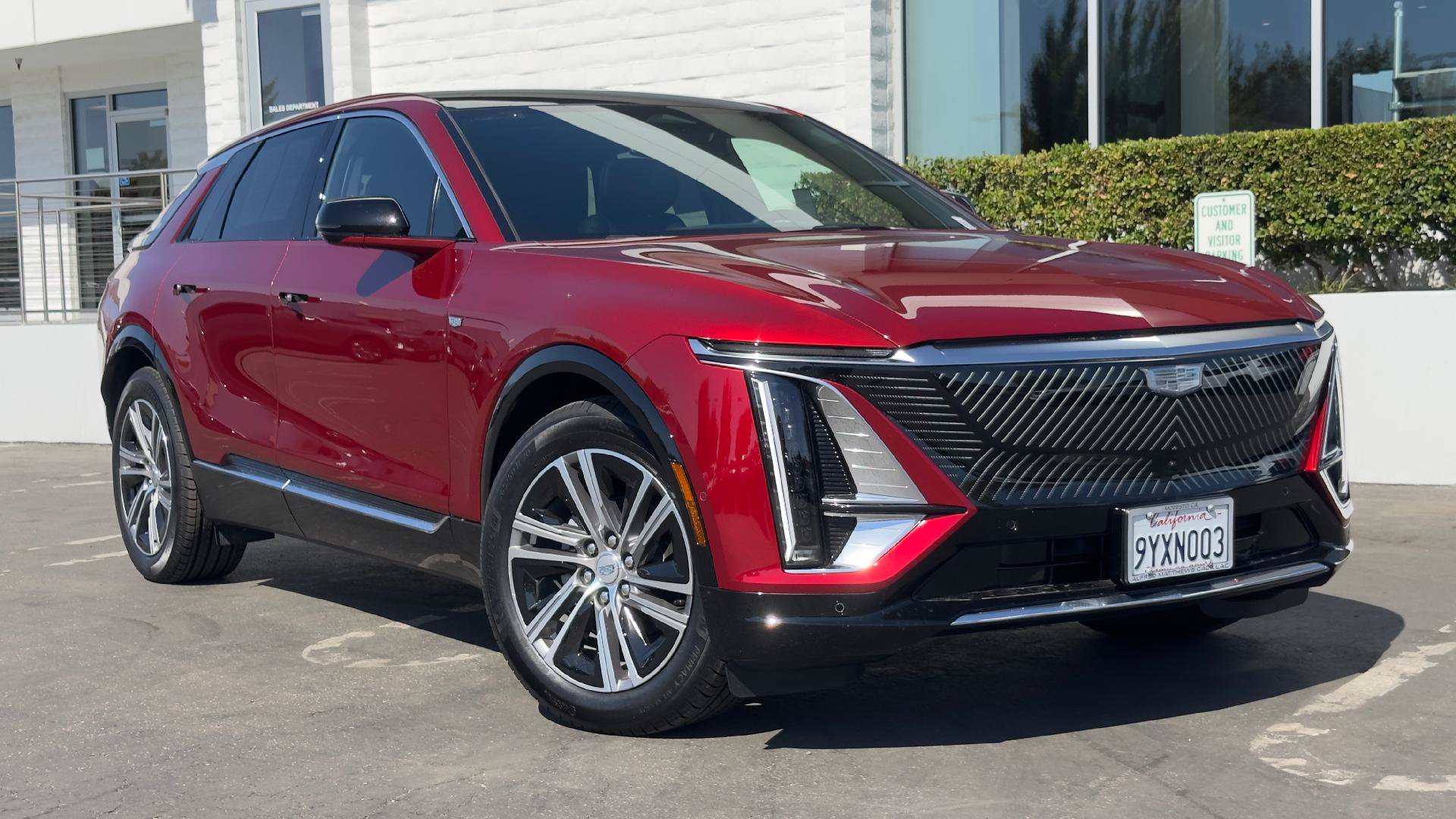 Used 2026 Cadillac Lyriq Luxury AWD/4WD image 1