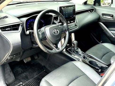 Used 2022 Toyota Corolla Cross XLE w/ Convenience Package FWD image 13