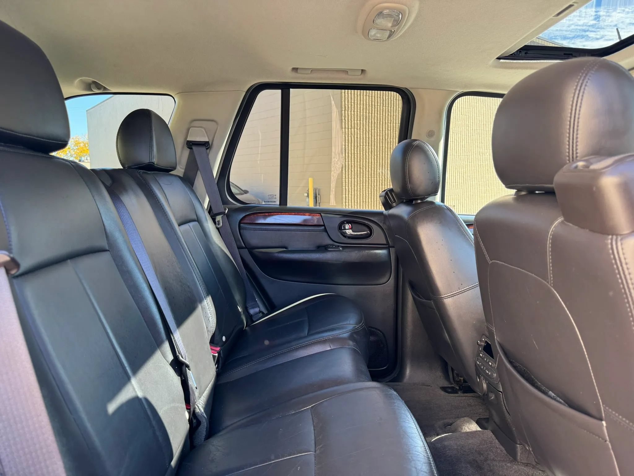 Used 2005 GMC Envoy SLT AWD/4WD image 28
