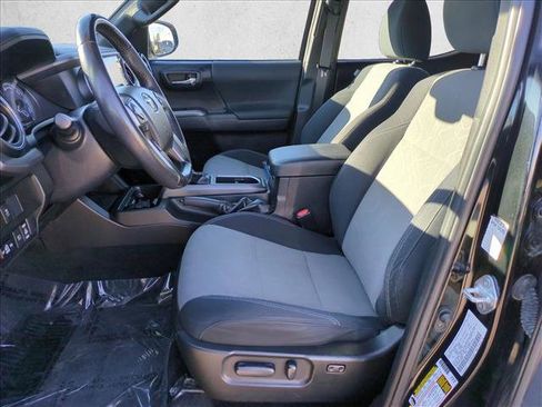 Used 2021 Toyota Tacoma TRD Off-Road image 15