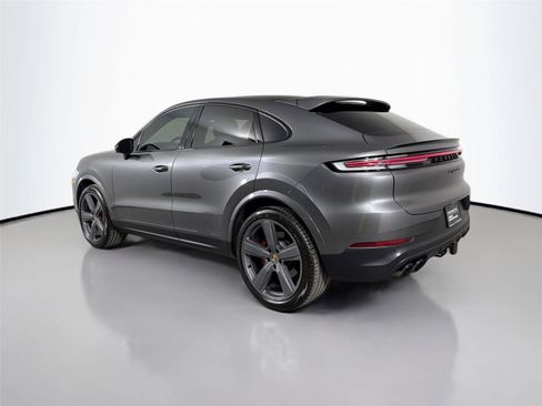 Certified 2026 Porsche Cayenne S AWD/4WD image 3