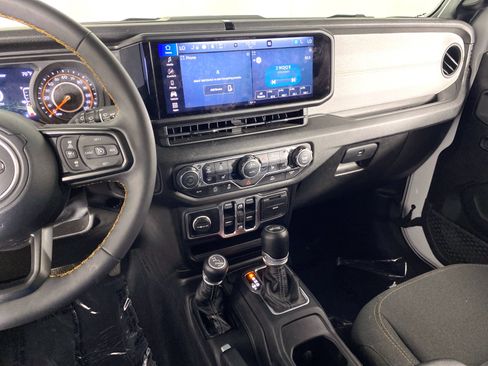 Used 2024 Jeep Wrangler Unlimited Sport AWD/4WD image 27