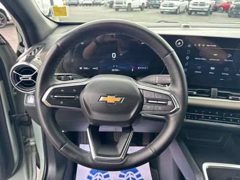 Used 2025 Chevrolet Equinox LT w/ Convenience Package II AWD/4WD image 16