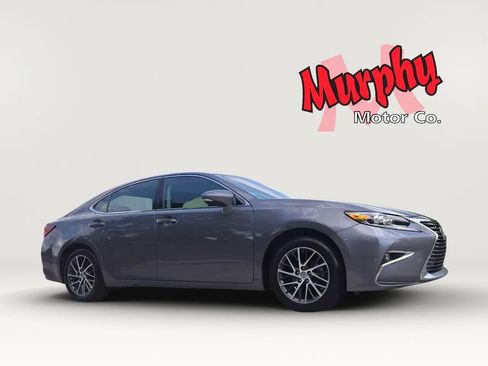 Used 2017 Lexus ES 350 w/ Luxury Package FWD image 4