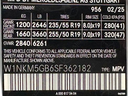 Used 2025 Mercedes-Benz GLC 350e 4MATIC w/ Driver Assistance Package image 39