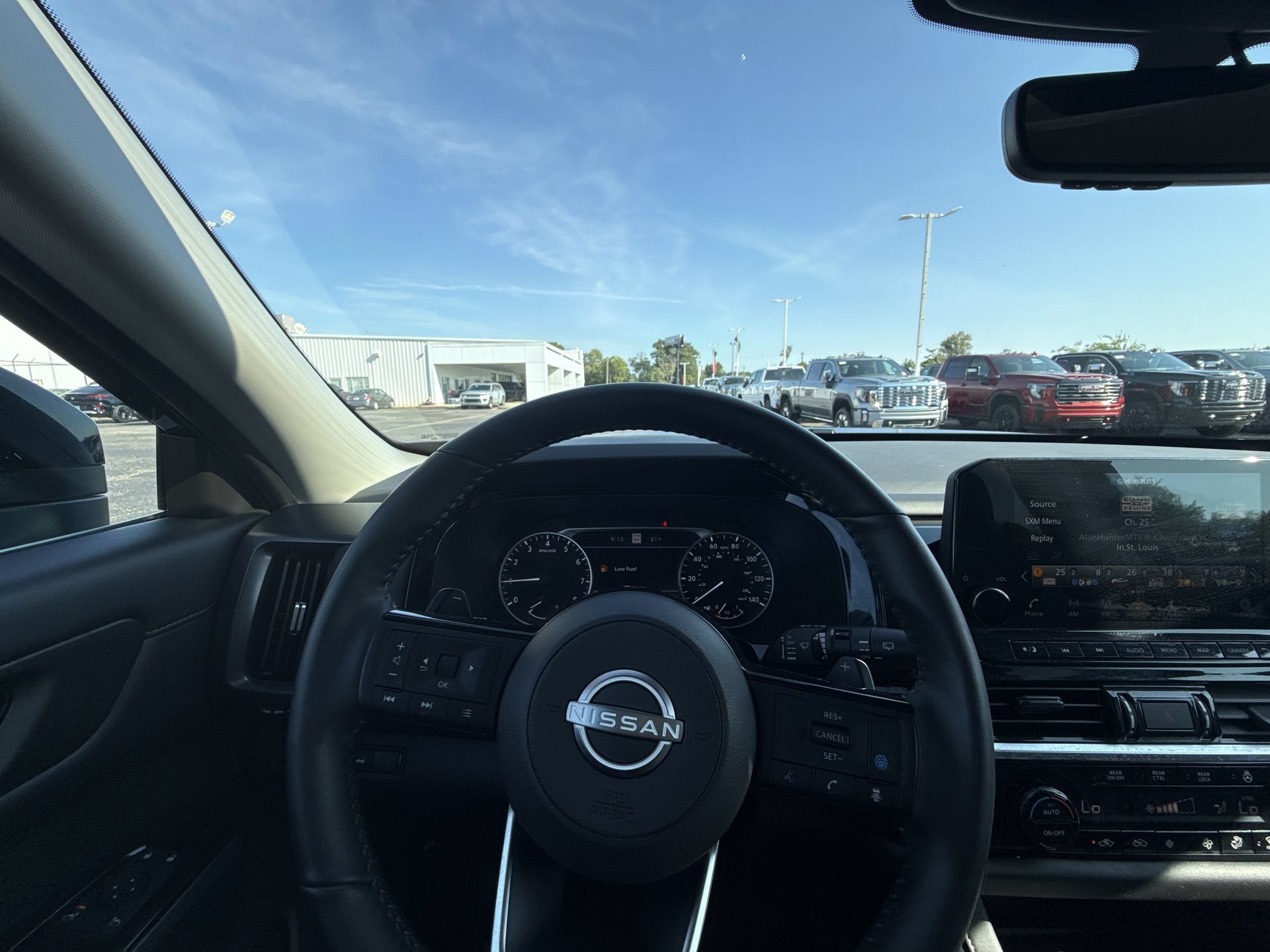 Used 2025 Nissan Pathfinder SL FWD image 17