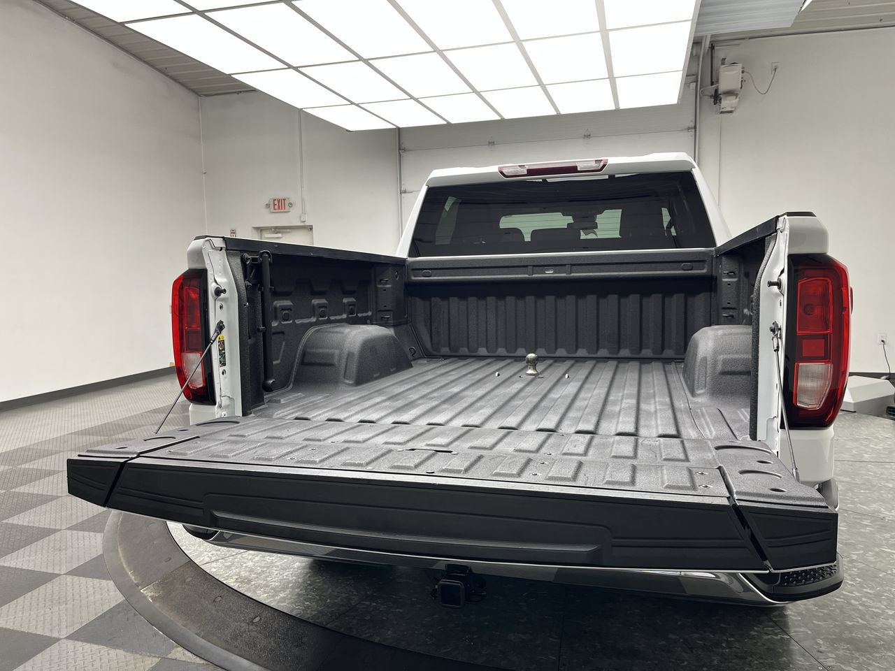 Used 2023 GMC Sierra 1500 SLE AWD/4WD image 31