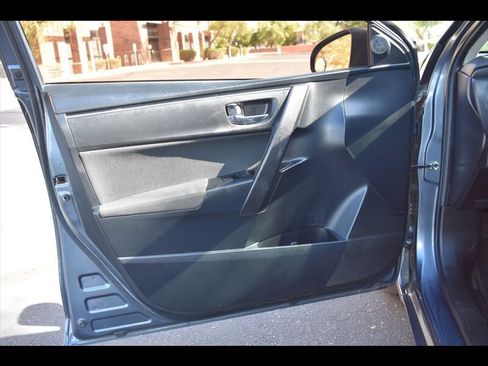 Used 2017 Toyota Corolla LE w/ Carpet Mat Package (TMS) FWD image 17