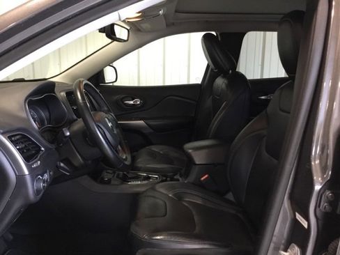 Used 2019 Jeep Cherokee Limited image 28