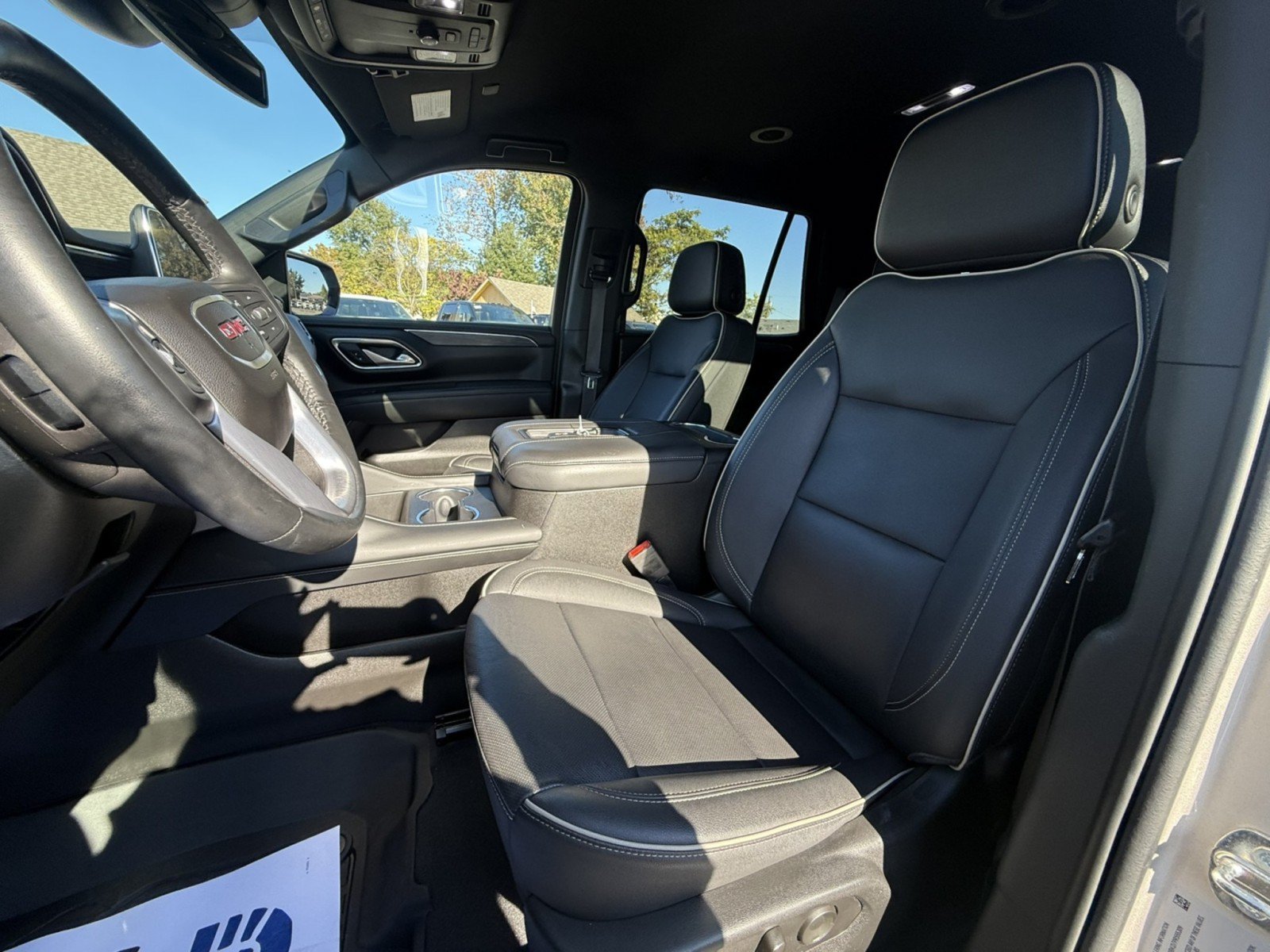 Used 2023 GMC Yukon SLT AWD/4WD image 9