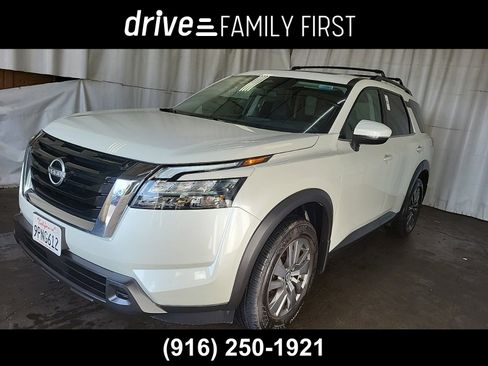 Certified 2024 Nissan Pathfinder SV w/ SV Premium Package image 1