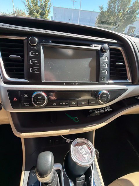 Used 2018 Toyota Highlander XLE w/ Protection Package #3 AWD/4WD image 10